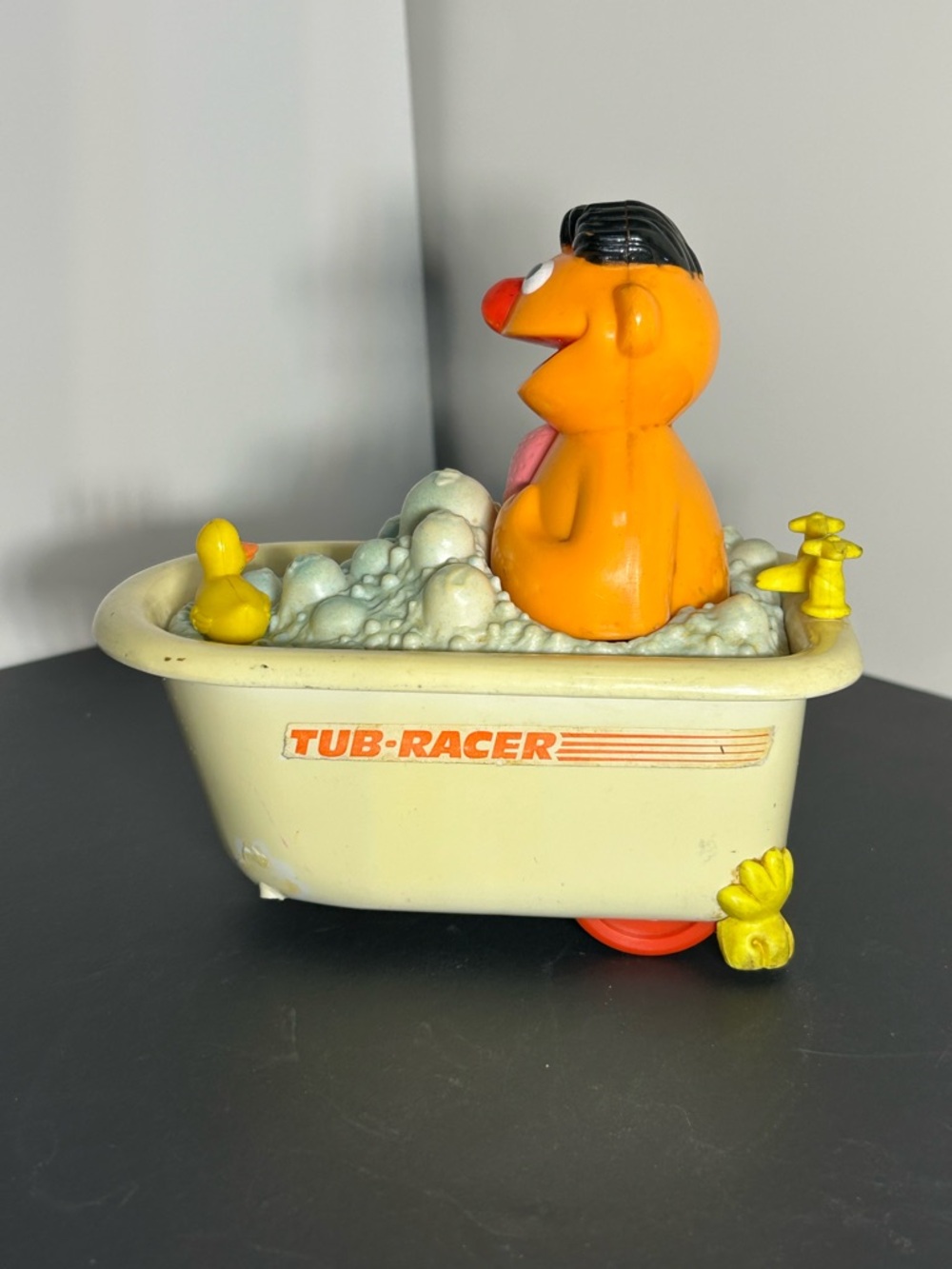 Vintage 1988 ILLCO Sesame Street Ernie Bubble Bath/Rubber Ducky Tub Racer - Picture 7 of 8